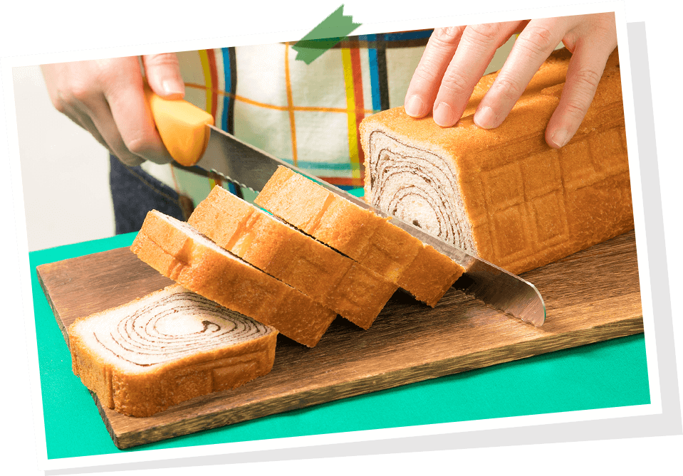 堺ちん電パンをスライスしている画像